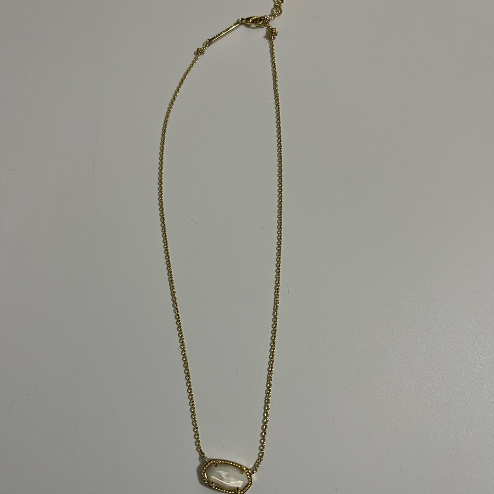 Kendra Scott Elisa Gold Pendant Necklace in Ivory Mother-of-Pearl
